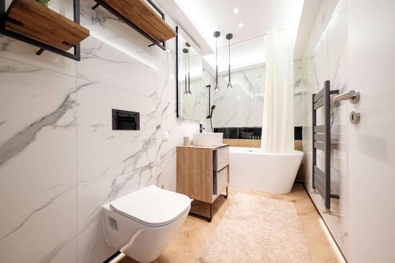 Brand New Luxury Apartment In The Heart Of Brasov Exterior photo