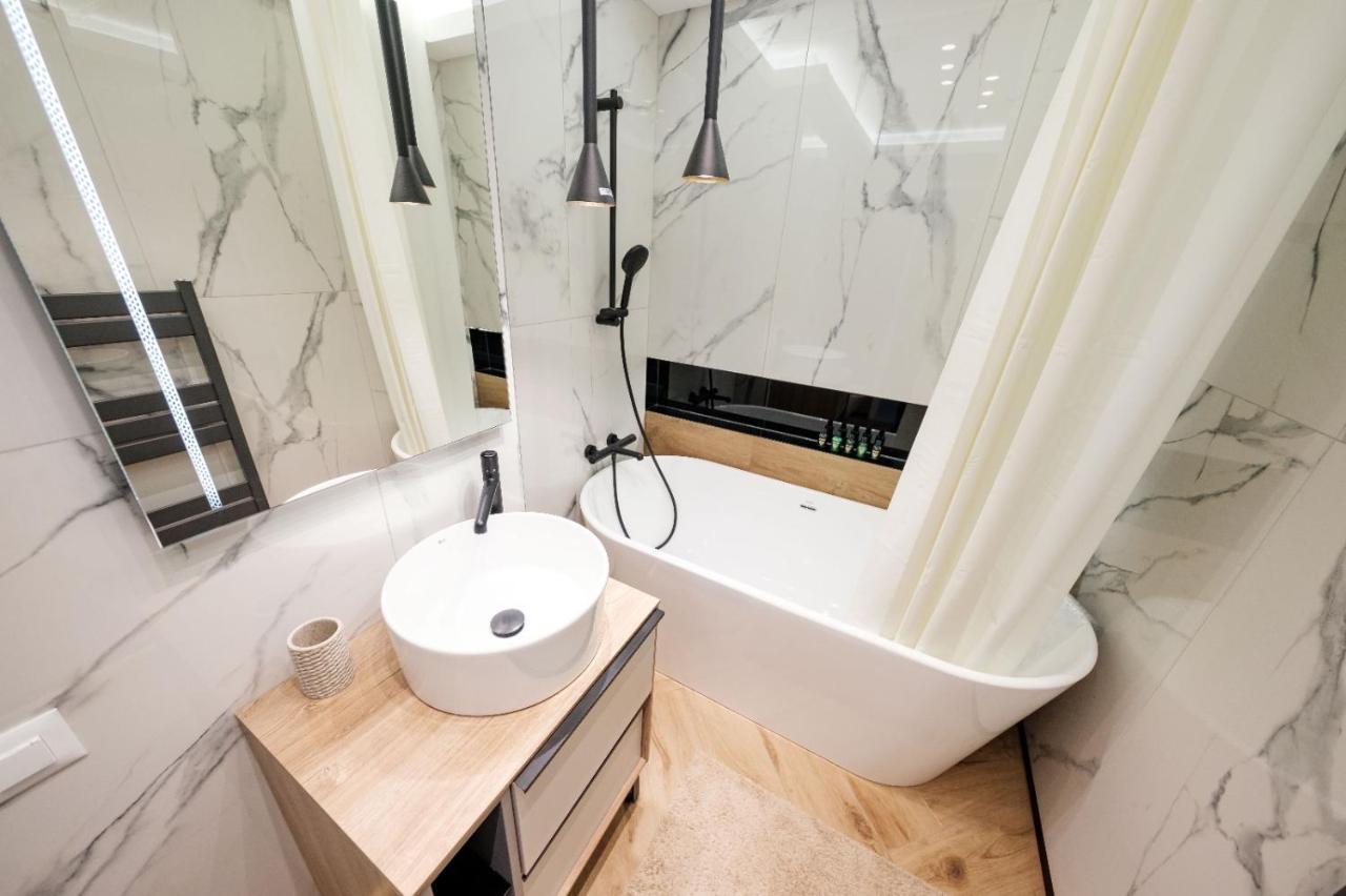 Brand New Luxury Apartment In The Heart Of Brasov Exterior photo