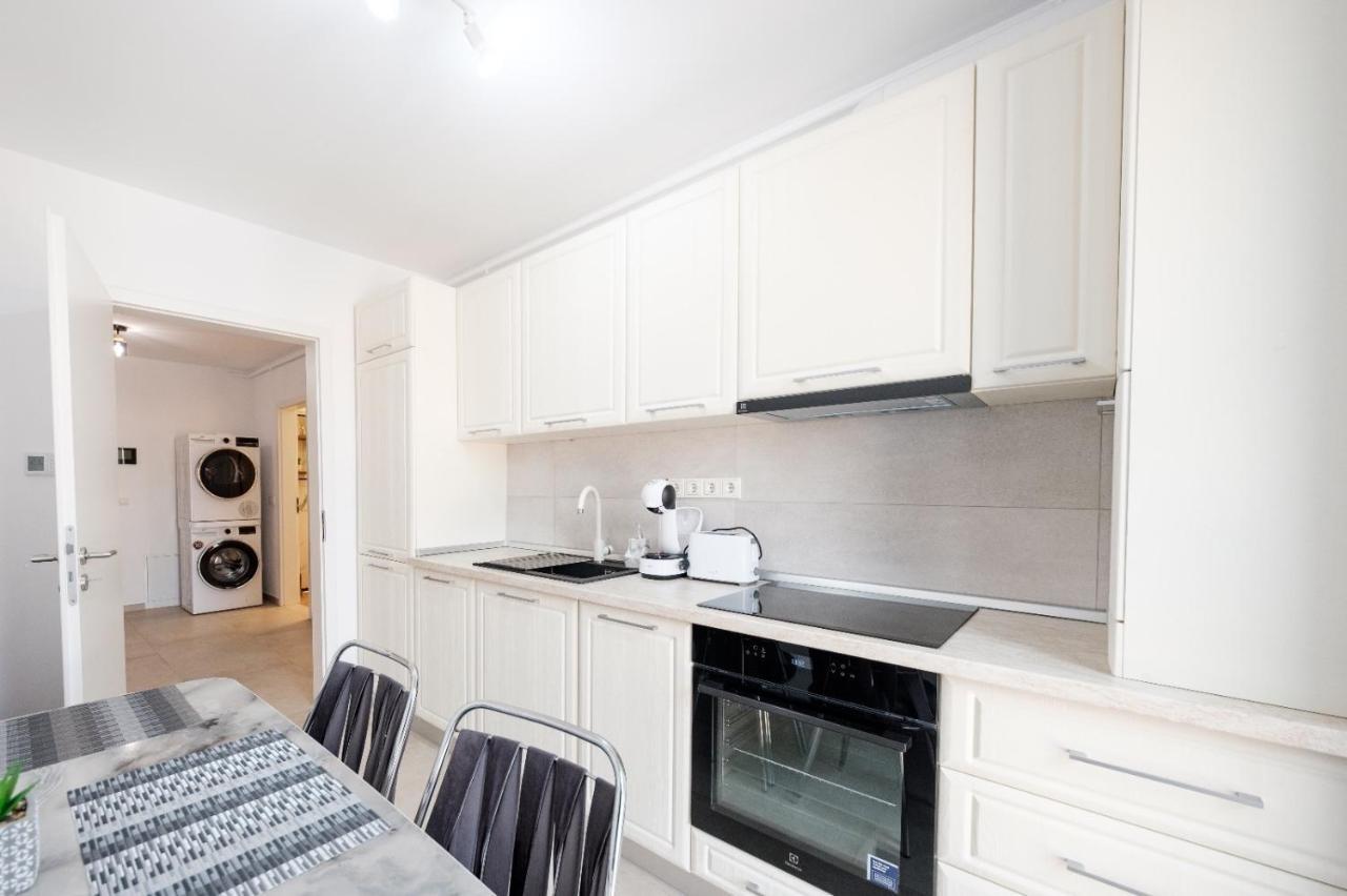 Brand New Luxury Apartment In The Heart Of Brasov Exterior photo
