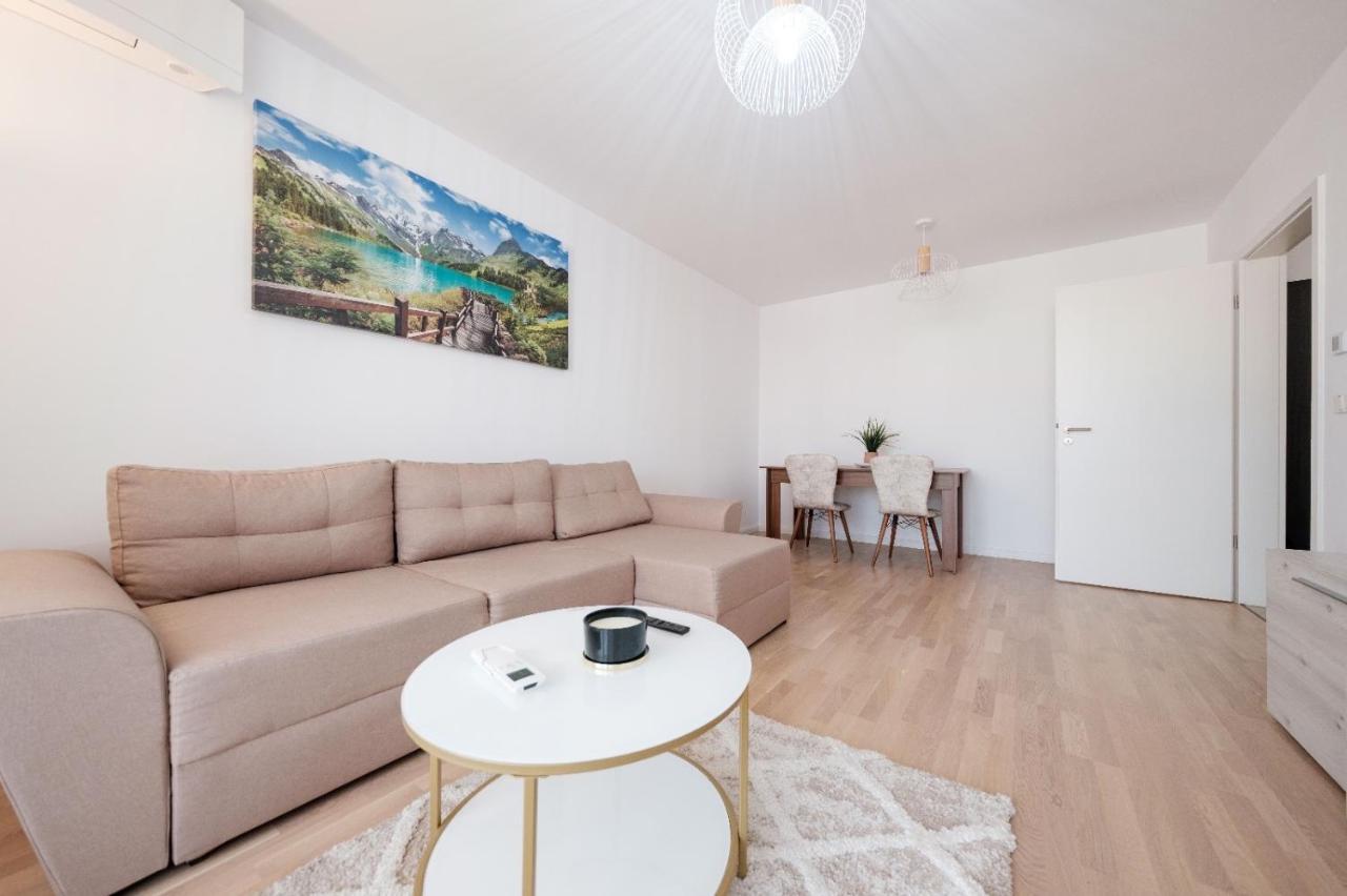 Brand New Luxury Apartment In The Heart Of Brasov Exterior photo